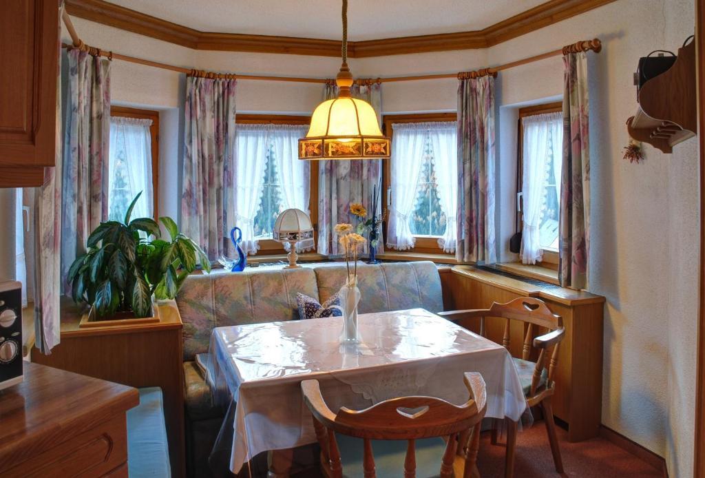 Gaestehaus Resi Єрценс Екстер'єр фото